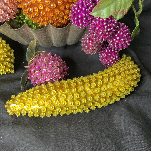 Set of 15 vintage sequin beaded pushpin fruits - Picture 3 of 11